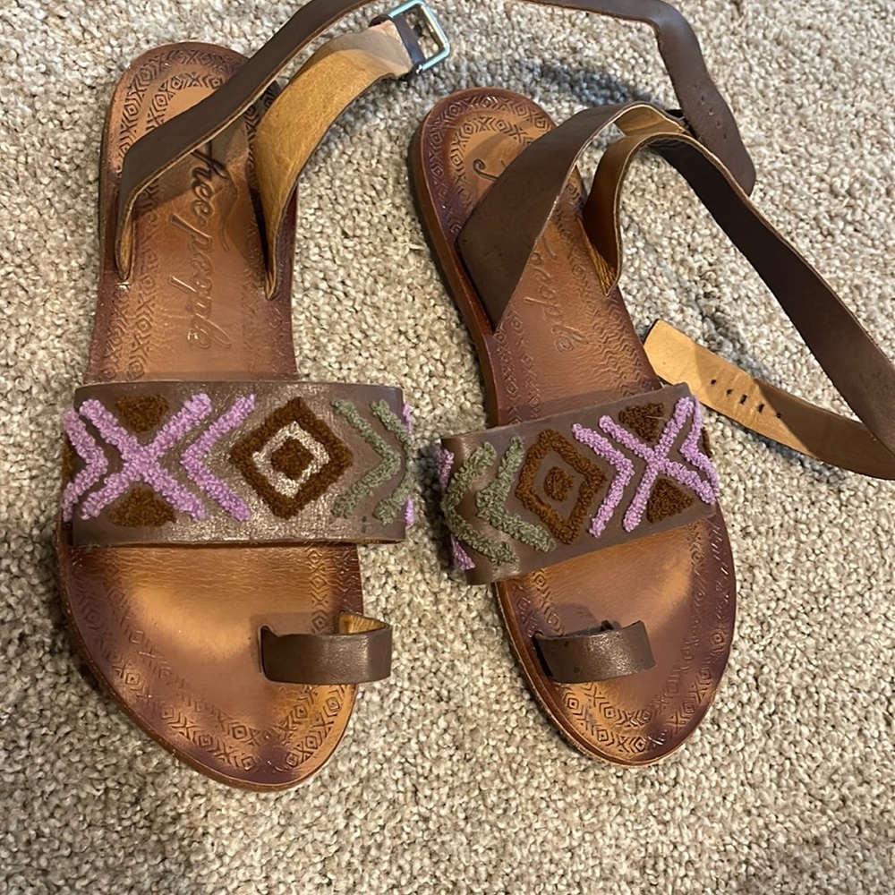 Free People Torrence Leather Aztec Embroidered Sandals Size 38 - Picture 2 of 3